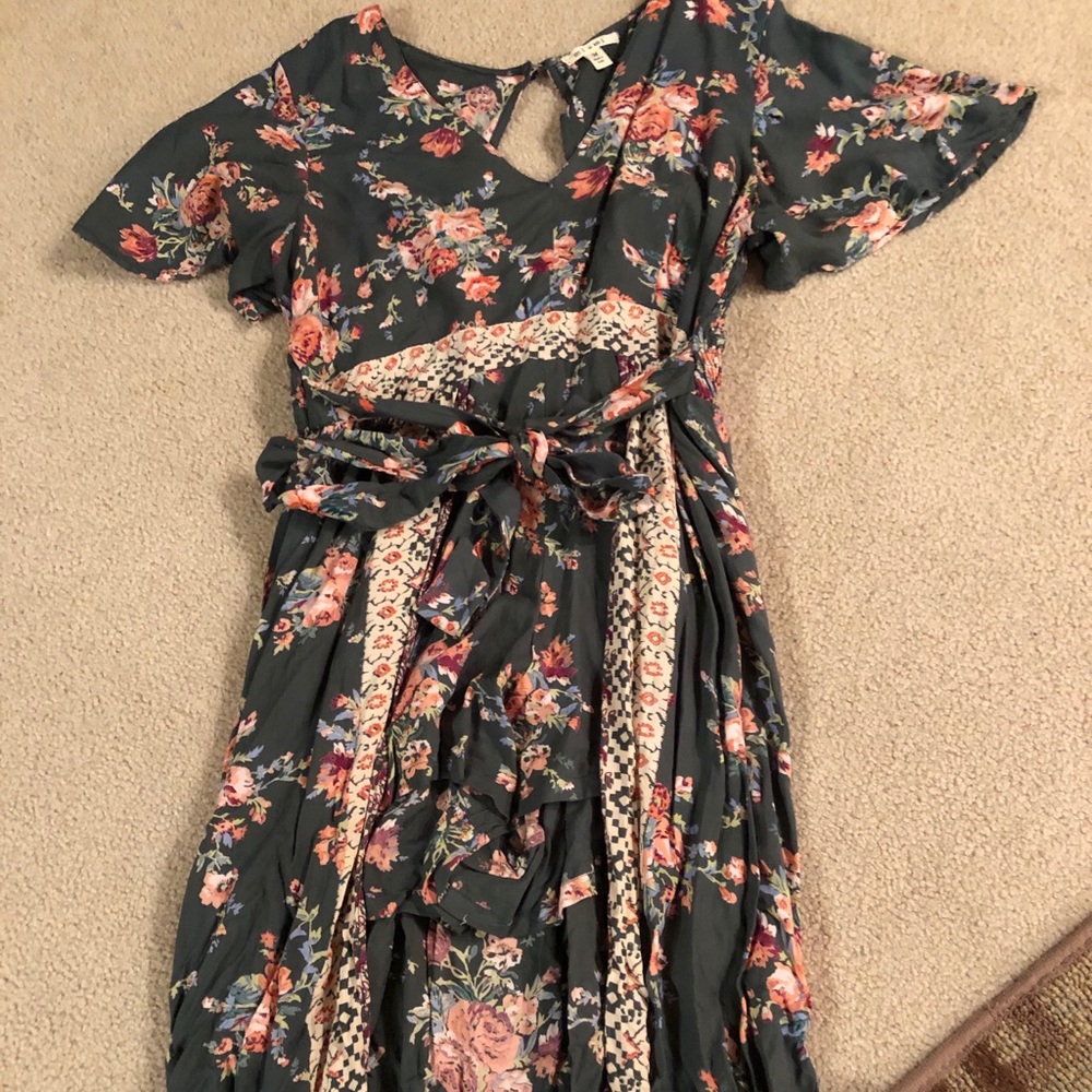 Floral romper with long back
